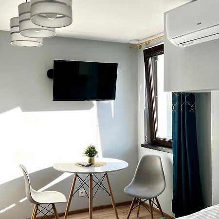 Aparthotel W Dolinie Stawow Zator By Housine Las Exterior photo
