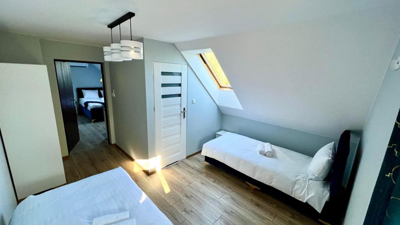 Aparthotel W Dolinie Stawow Zator By Housine Las Exterior photo