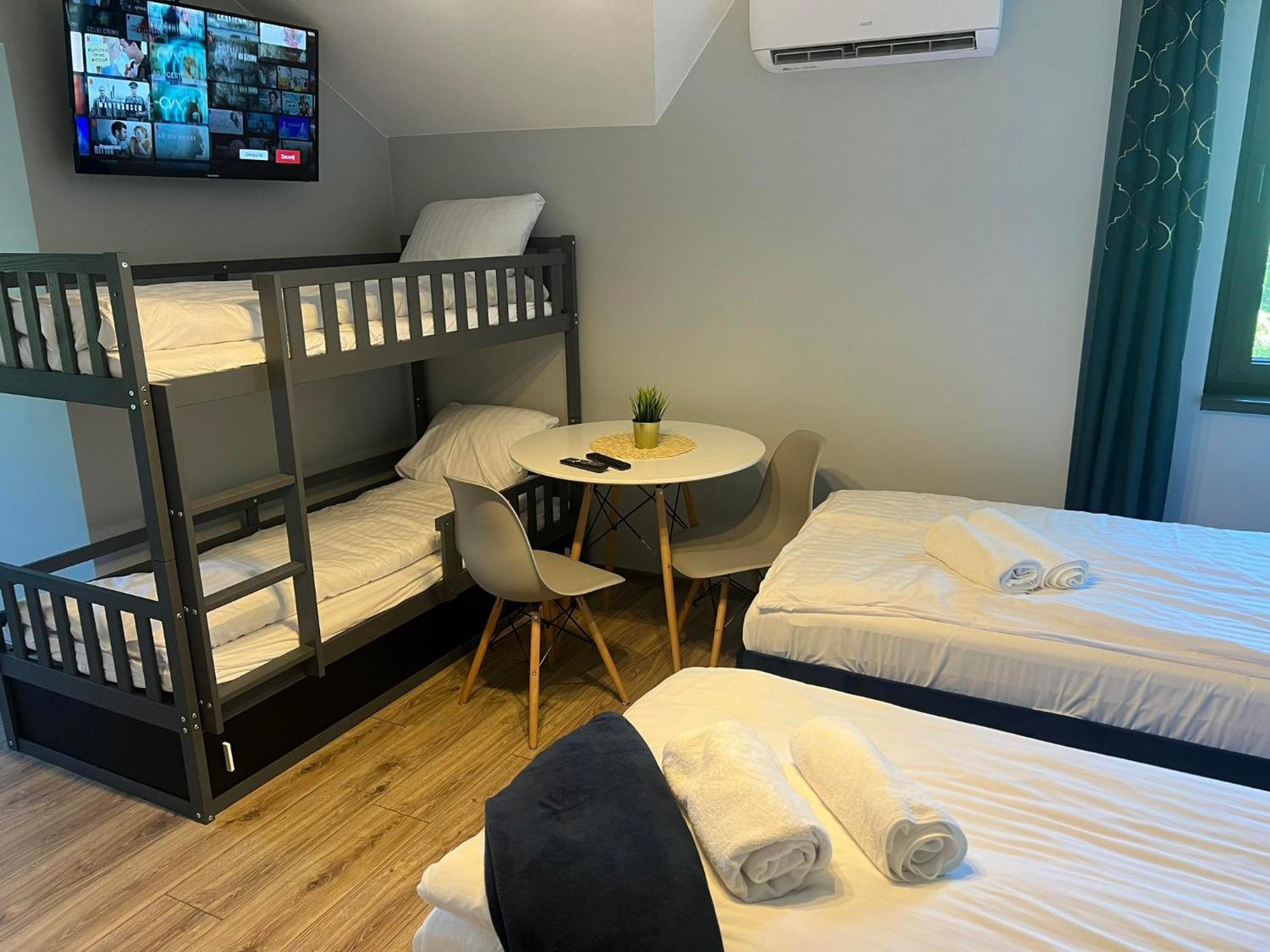 Aparthotel W Dolinie Stawow Zator By Housine Las Room photo